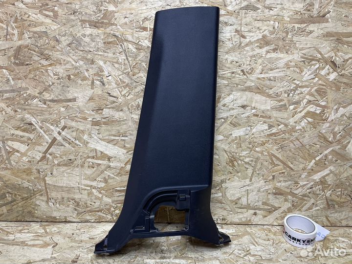 Обшивка стойки правая Toyota Land Cruiser 200