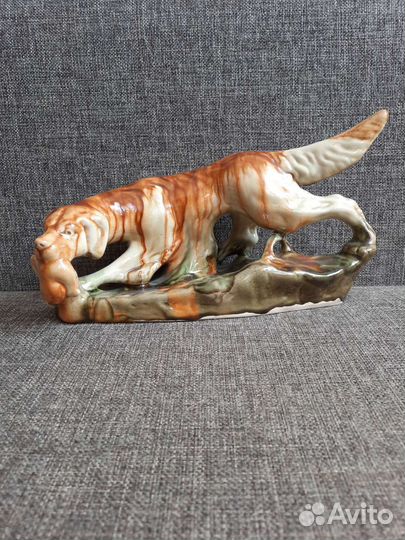 Винтажная фарфоровая статуэтка