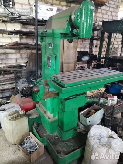 Универсальный фрезерный станок 676