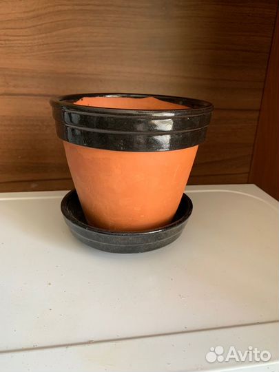 Глиняный цветочный горшок с поддоном