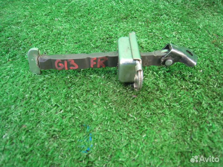 Ограничитель двери передней правой Toyota Yaris P