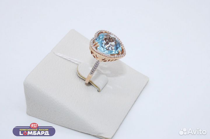 Золотое кольцо с топазом 585