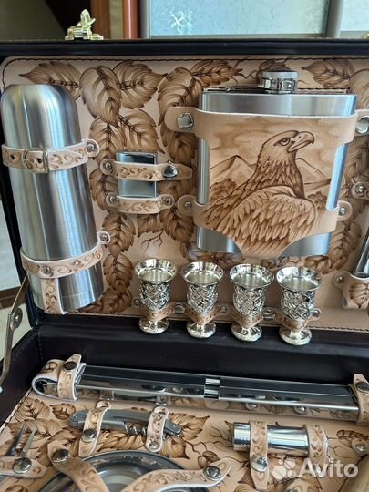 Подарочный набор чемодан для пикника ручной работы