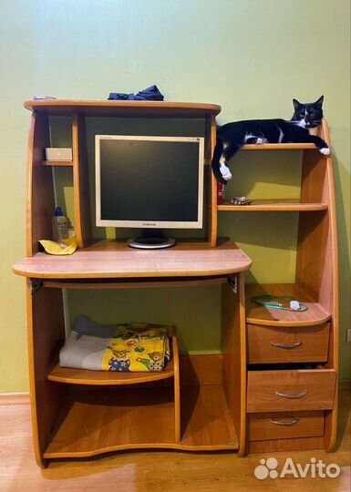Компьютерный стол