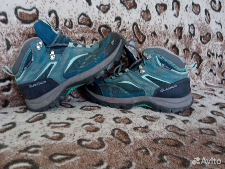 Трекинговые ботинки