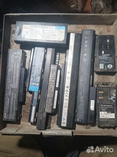 8 батарей для ноутбука и раций одним лотом