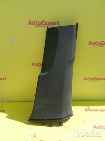 Накладка стойки правой нижняя Passat B6