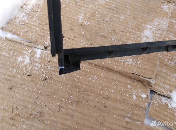 Дефлектор радиатора Renault Logan 2