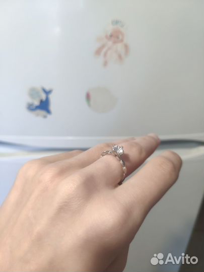 Кольцо с муссанитом из-за рубежа