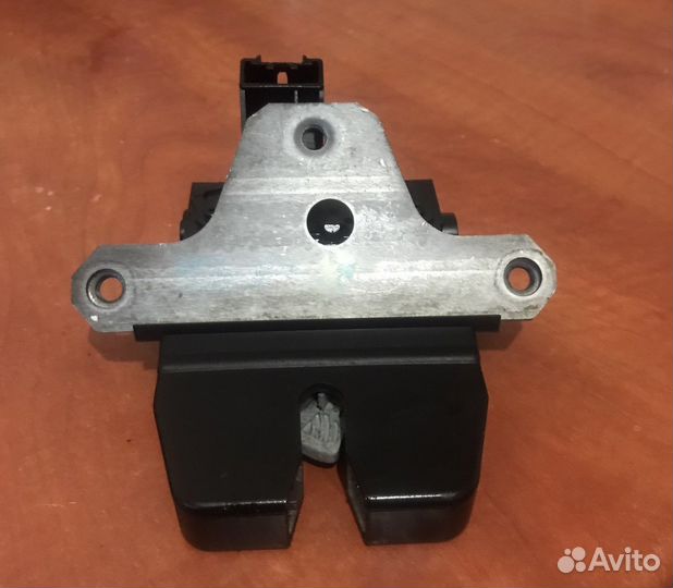 Замок багажника Форд Фокус 2,3, Мондео 4