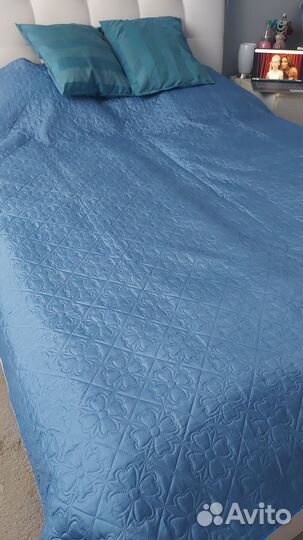 Покрывало на 2 х спальную кровать в отл. сост