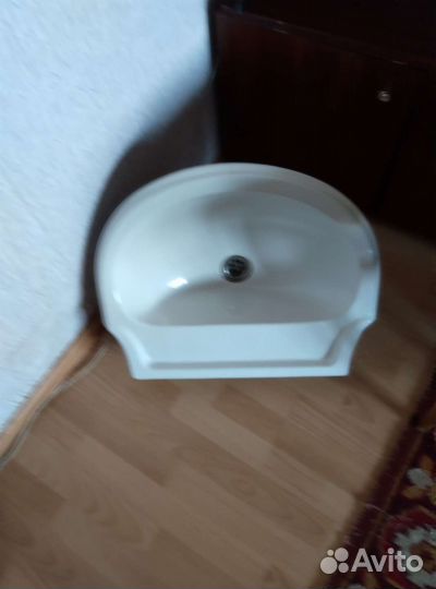 Раковина фаянсовая б.у