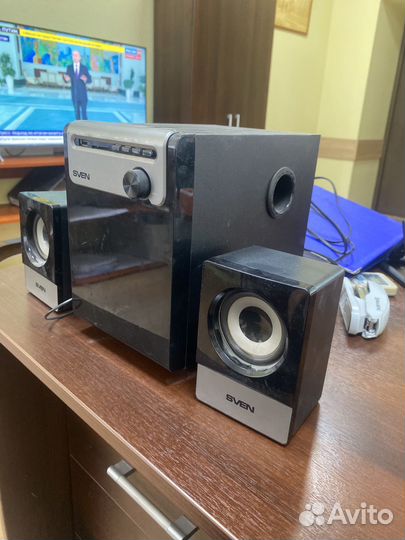 Музыкальный центр, колонки и сабик sven