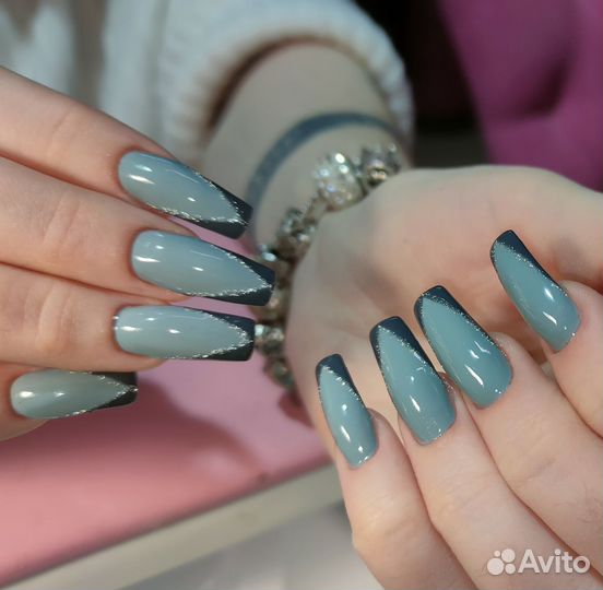 Модель на коррекцию нарощенных ногтей