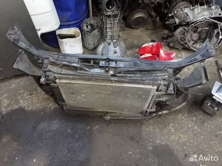 Кассета радиаторов с телевизором Audi A4 B7