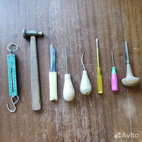 Инструмент рабочий молоток ключ плоскогубцы разные