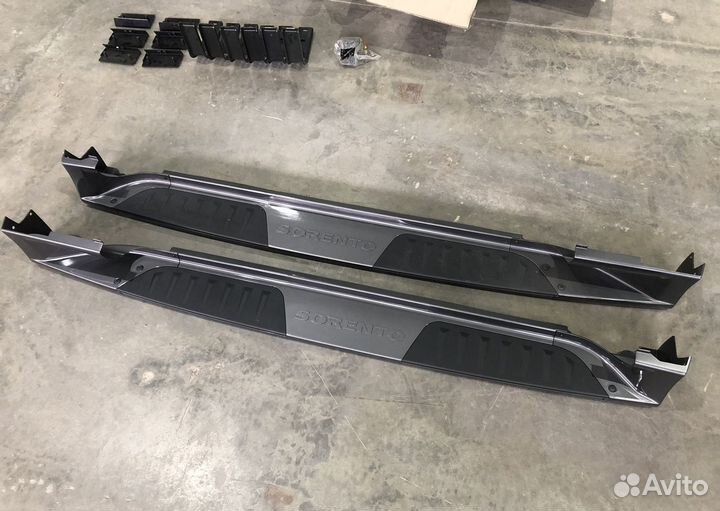 Пороги боковые KIA Sorento 2006 - 2010 темно-серый