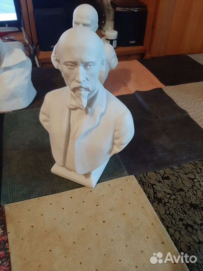 Статуэтки бисквит