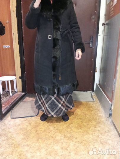 Дубленка черная с капюшоном 48