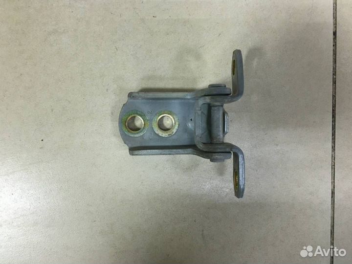 Петля двери передней левой верхняя Nissan Almera Classic B10 2006-2013