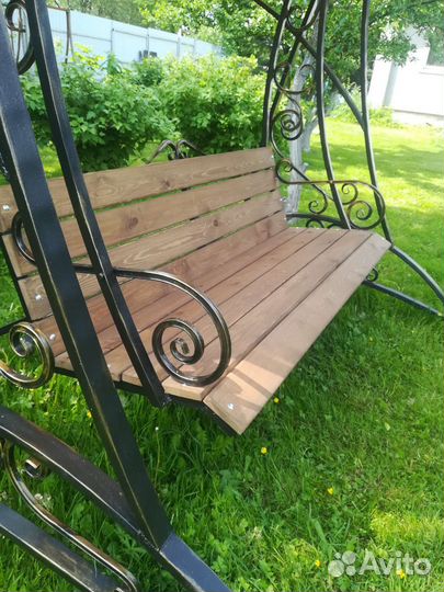 Садовые качели с элементами ковки