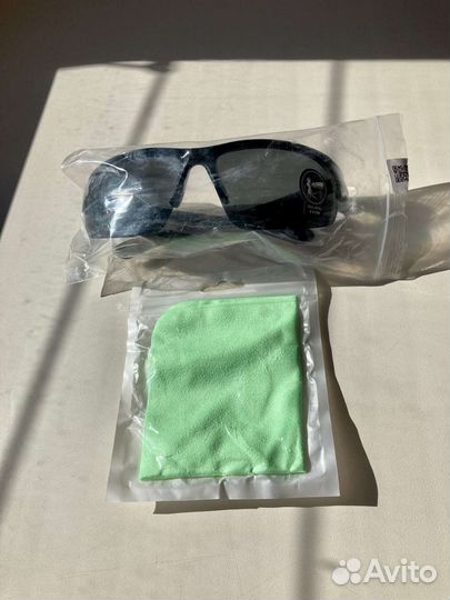 Чёрные спортивные солнцезащитные очки