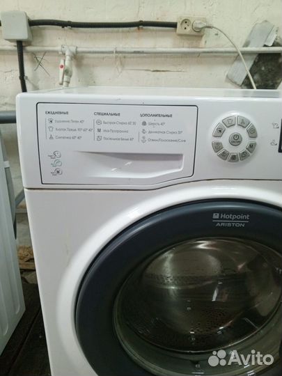 Продам стиральную машину Аристон на 8 кг