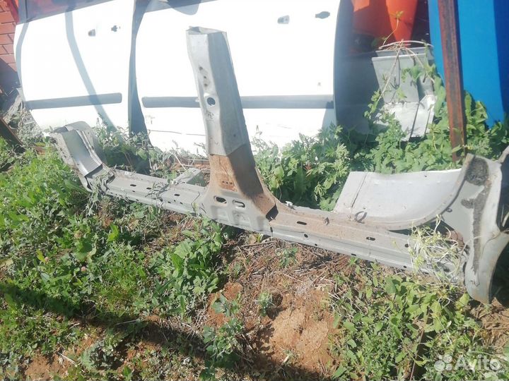 Двери левые на тойоту пробокс