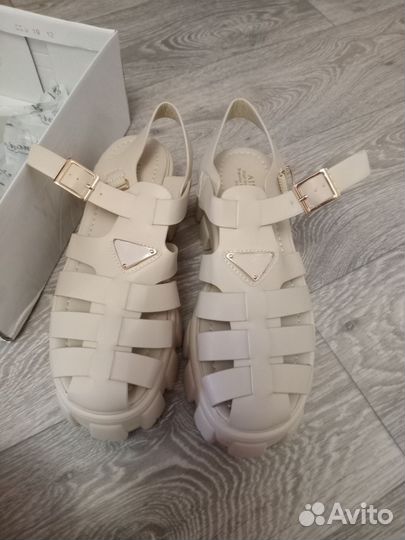 Сандали женские