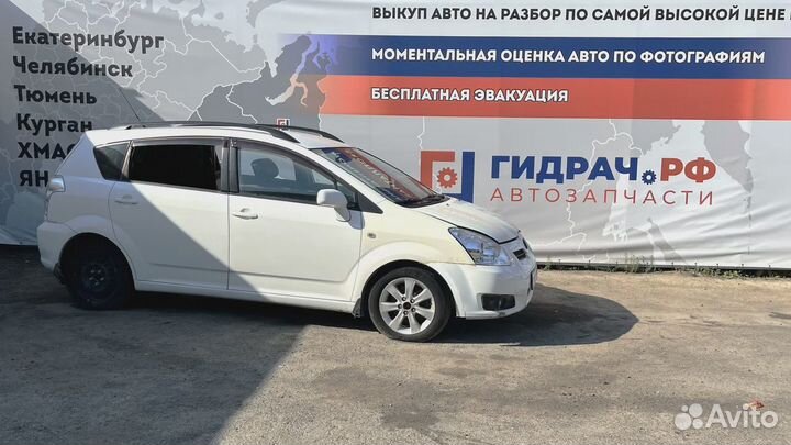 Амортизатор передний правый Toyota Corolla Verso