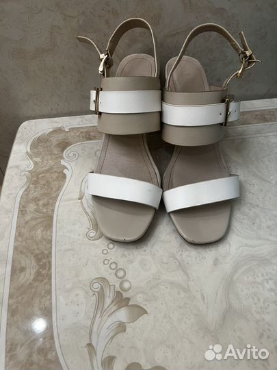 Босоножки женские