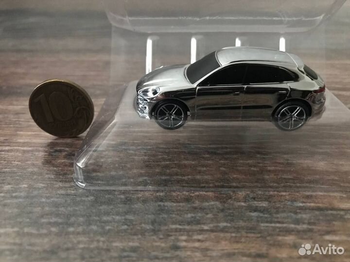 Флешка (USB-накопитель) Porsche Macan 8 GB