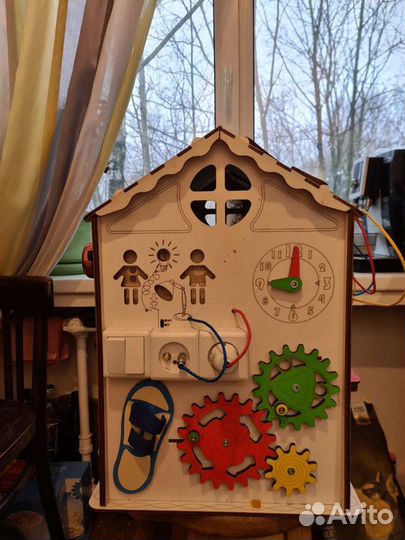 Бизиборд домик