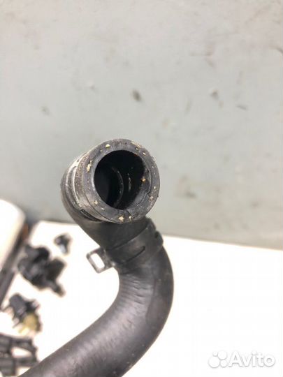 Патрубок системы охлаждения Mercedes-Benz E-Class
