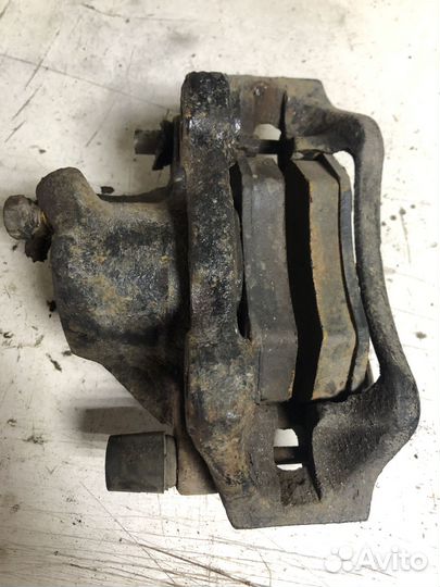 Передний тормозной суппорт Audi 80 B3