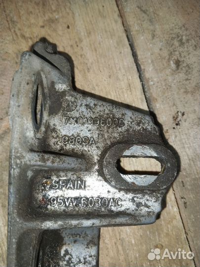 Кронштейн крепления двигателя Seat Alhambra 1999г