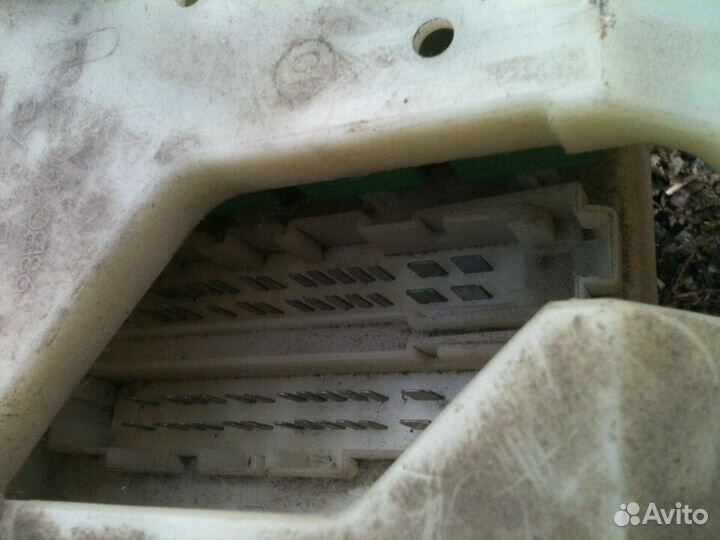 Форд Мондео 2 1998г. 2л. Блок предохранителей