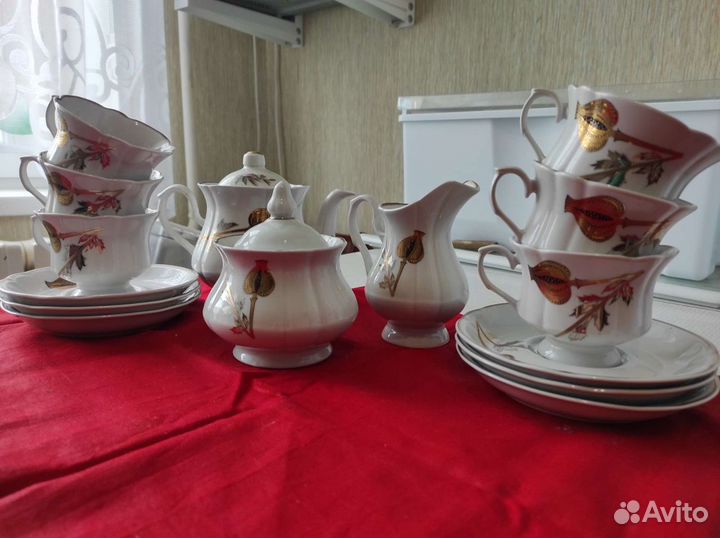 Сервиз чайный, крышечка на чайнике другая