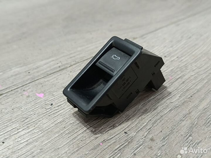 Кнопка открывания багажника для Skoda Octavia A5