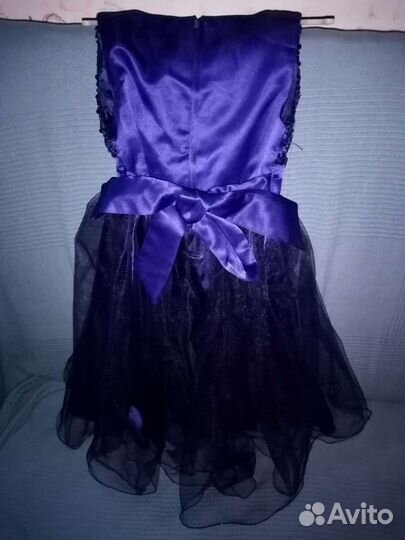 Платья и кольцо на платье