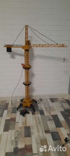 Подъемный кран игрушка