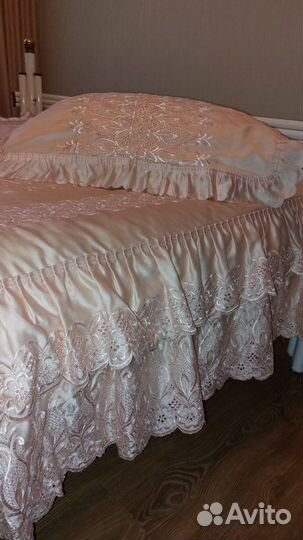 Постельный комплект. Покрывало и наволочки