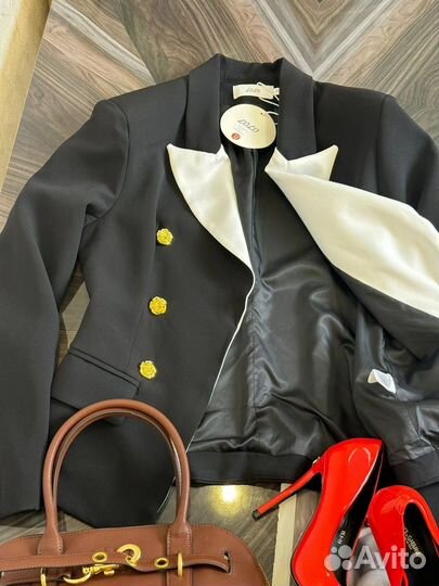 Костюм с юбкой