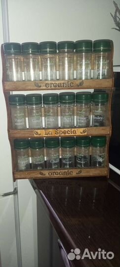 Полка для специй с банками