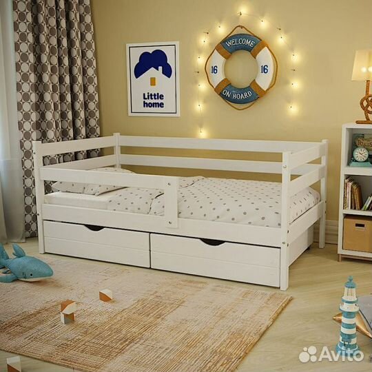 Кроватка из натурального дерева высокий борт софа