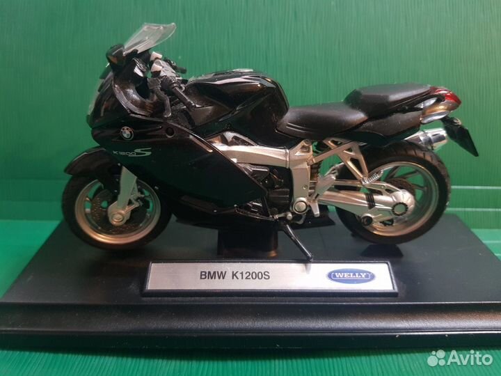 Небольшая коллекция мотоциклов 1:18