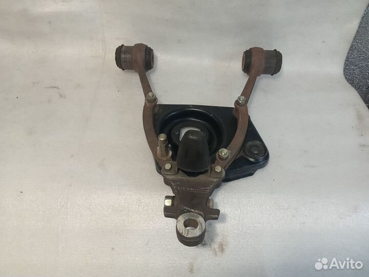 Новый рычаг подвески нижний правый в сборе газ-221