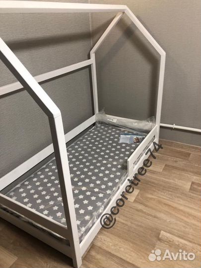 Кроватка-домик Монтессори