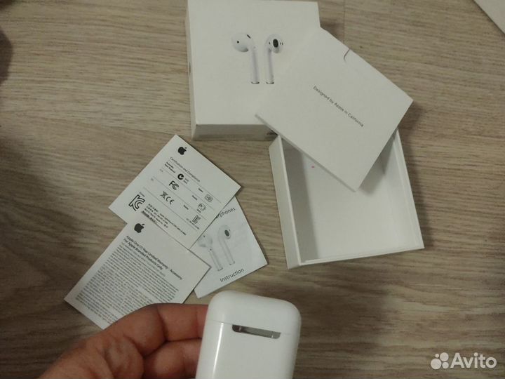 Беспроводные наушники apple airpods