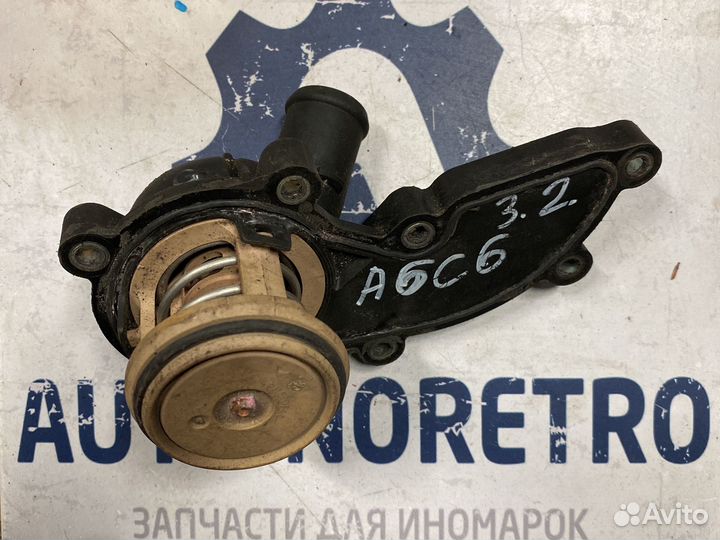 Фланец охлаждения Audi A6 3.2 06E121111G